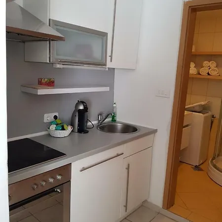 Apartma Lina *