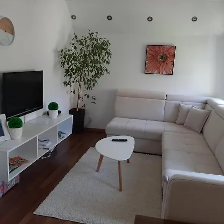 Apartma Lina *